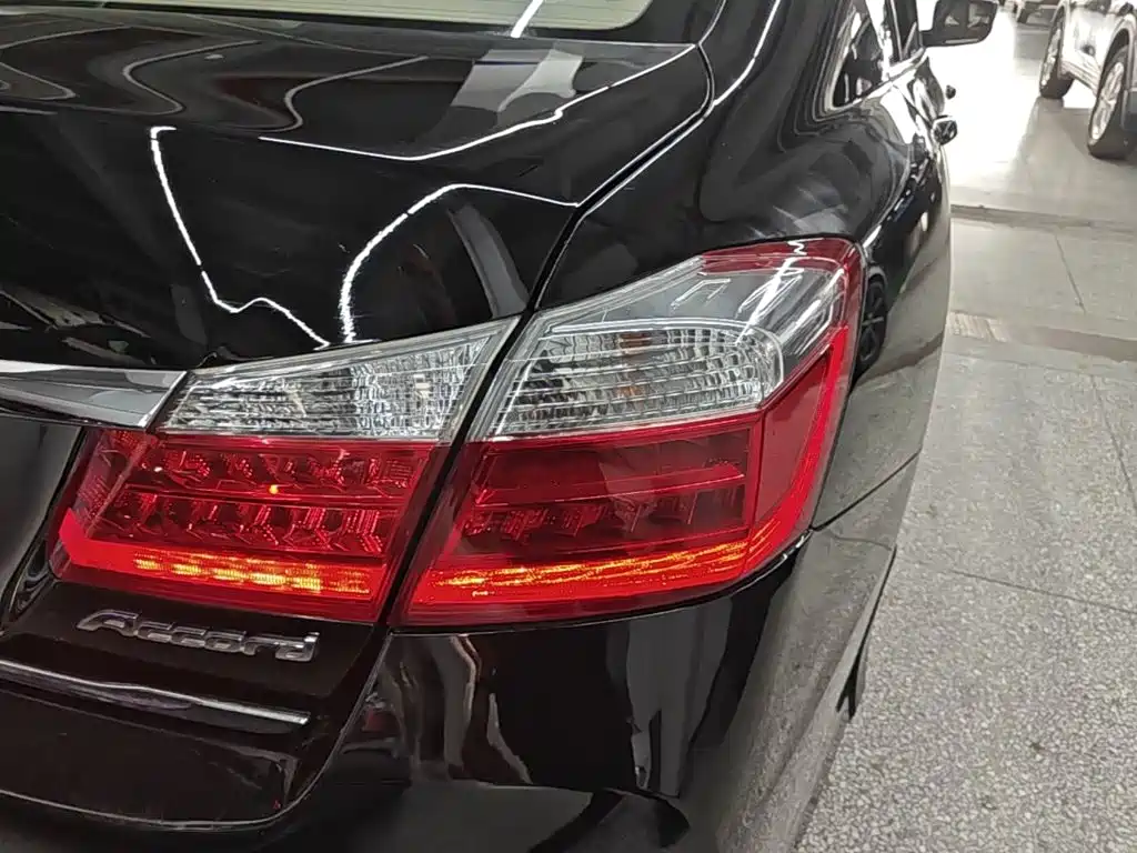 Honda Accord — миниатюра 8