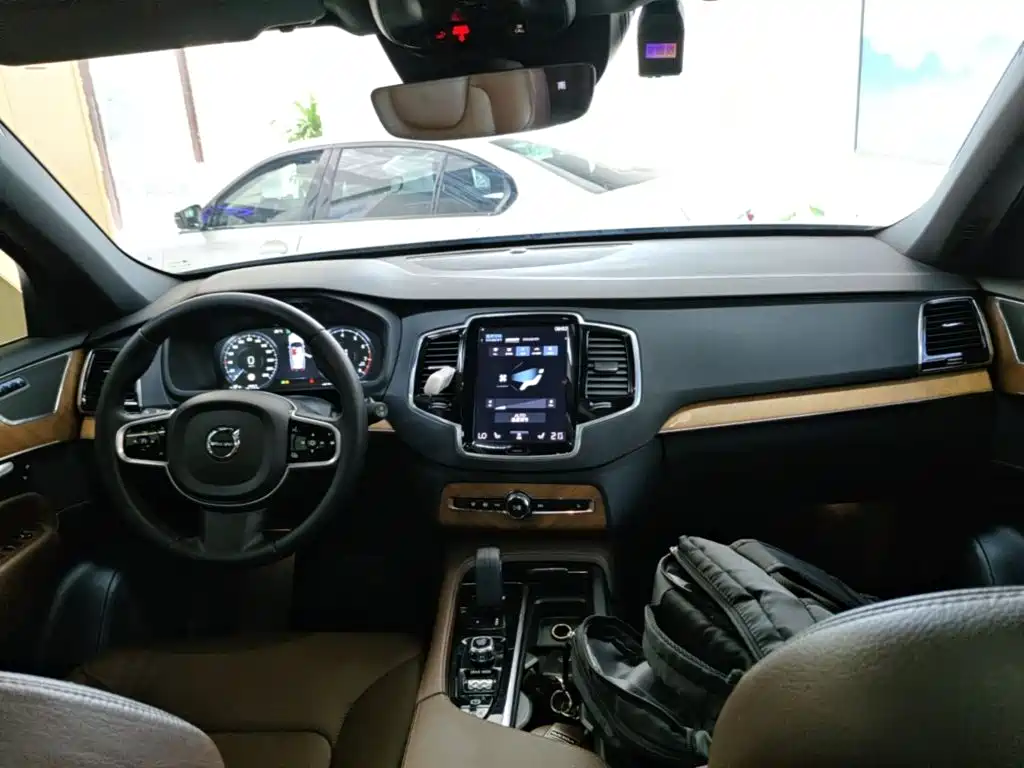 Volvo XC90 — миниатюра 10
