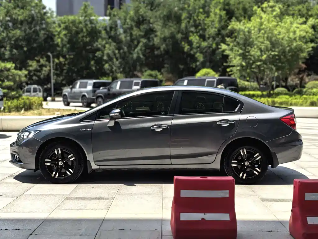 Honda Civic 2013 1.8L AT Luxury