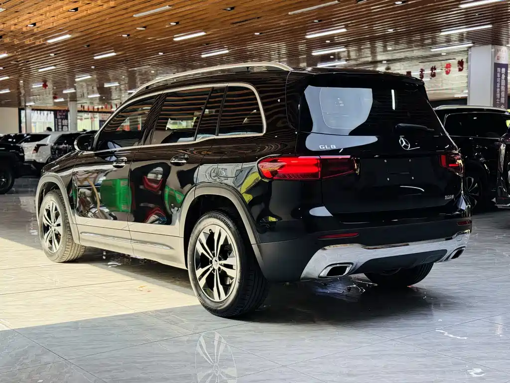 Mercedes-Benz GLB — миниатюра 17