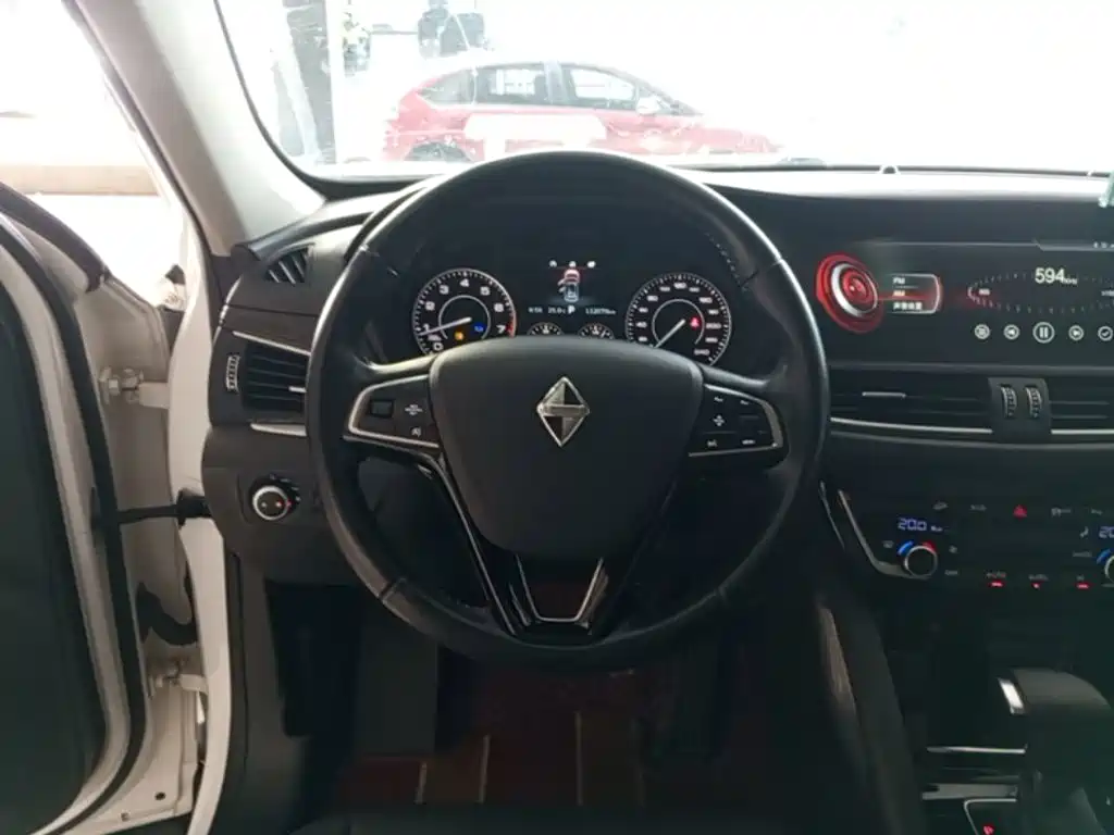 Borgward BX7 — миниатюра 11