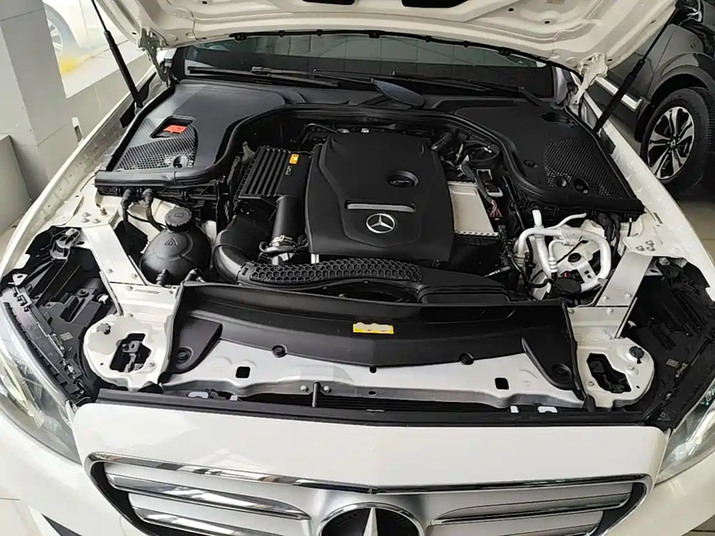 Mercedes-Benz E-Class — миниатюра 20