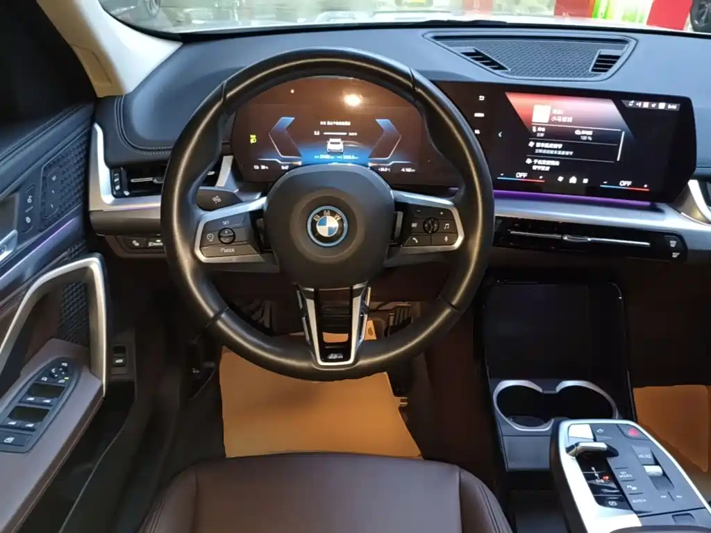 BMW iX1 — миниатюра 11