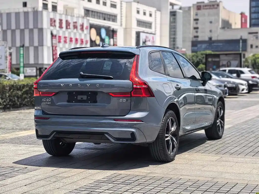 Volvo XC60 2022 B5 Sport