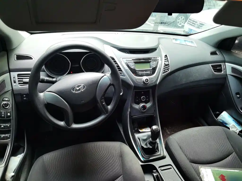 Hyundai Elantra Langdong — миниатюра 10