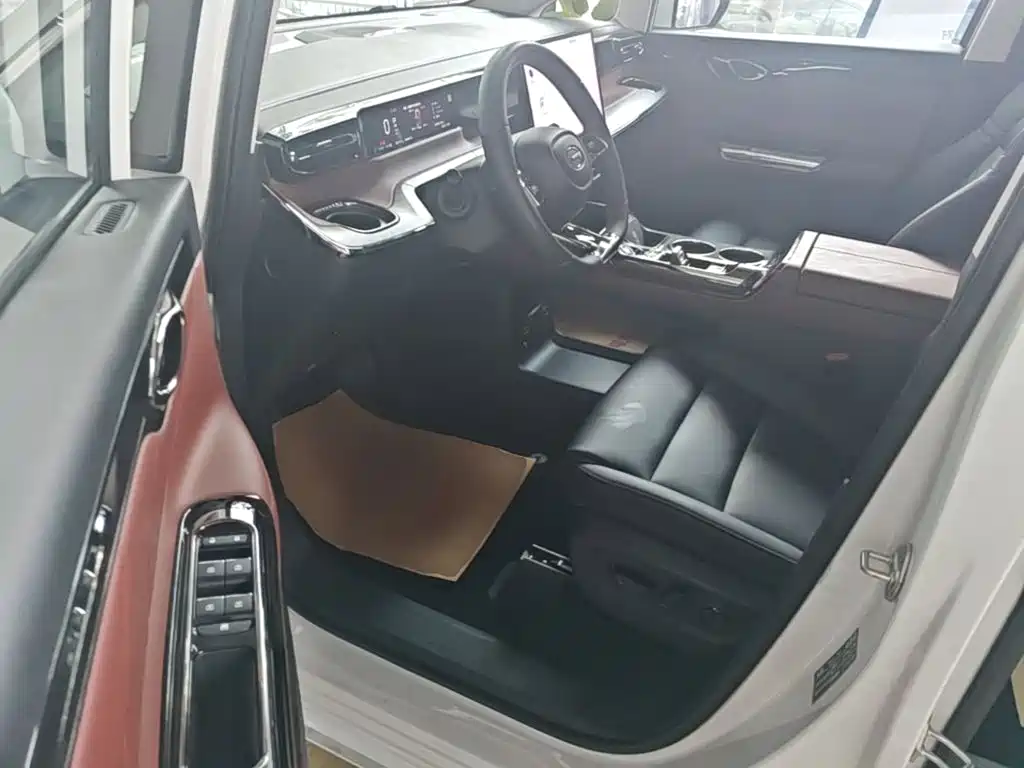 GAC Motor 传祺E8 PHEV — миниатюра 16