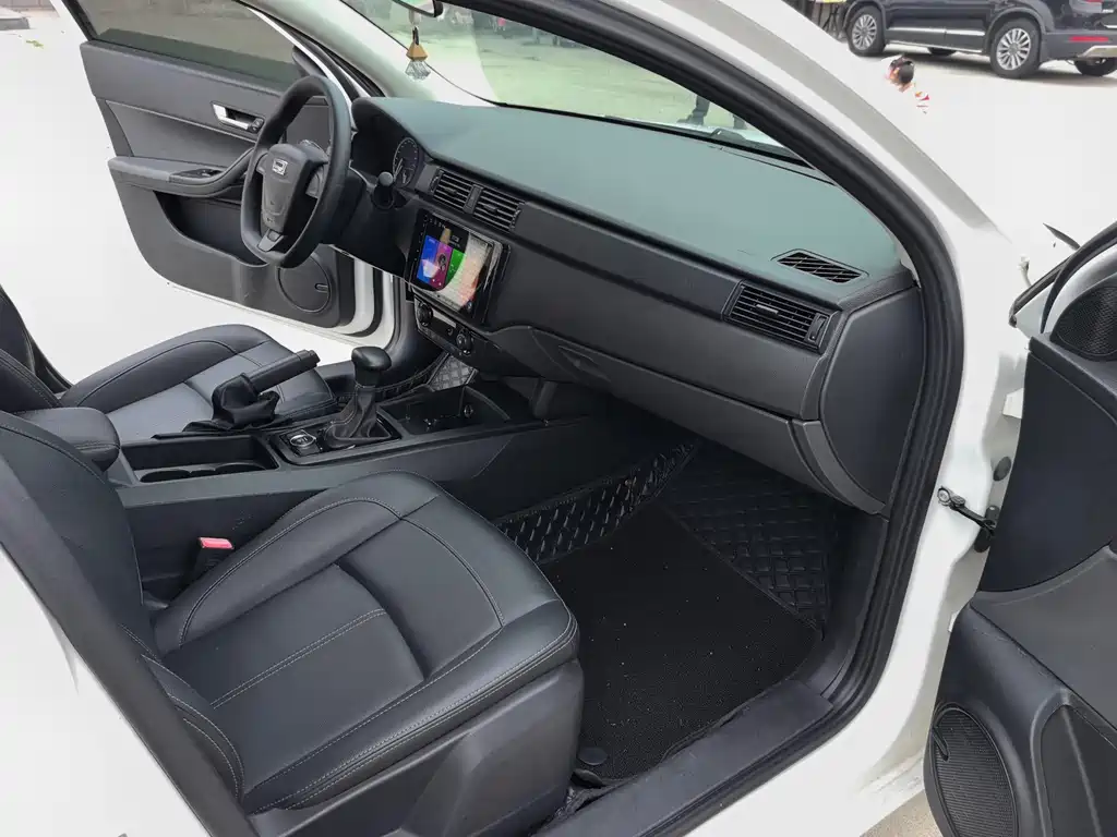 Qoros 3 2018 1.6L AT Lead