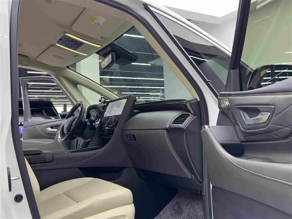 Toyota Vellfire — миниатюра 10