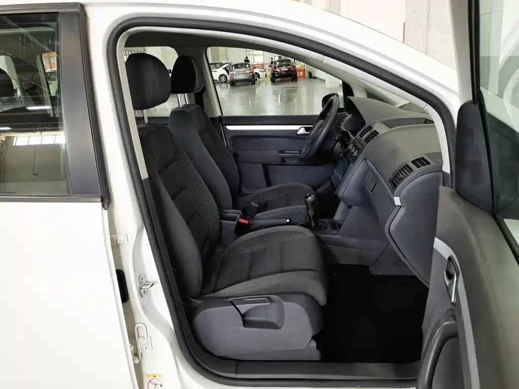 Volkswagen Touran — миниатюра 21