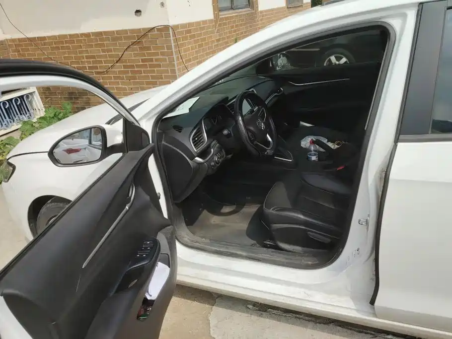 Buick Excelle — миниатюра 9