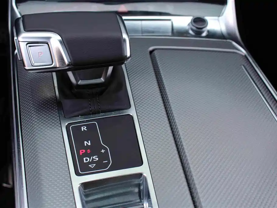 Audi A6L 2024 40 TFSI Luxury