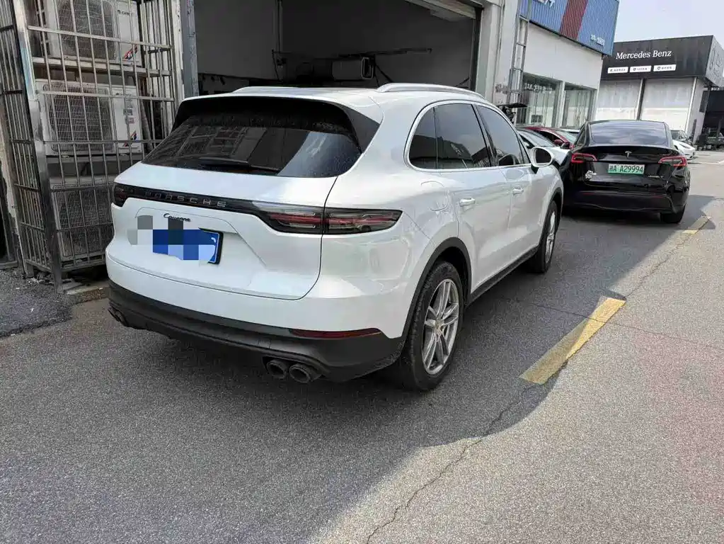 Porsche Cayenne — миниатюра 7