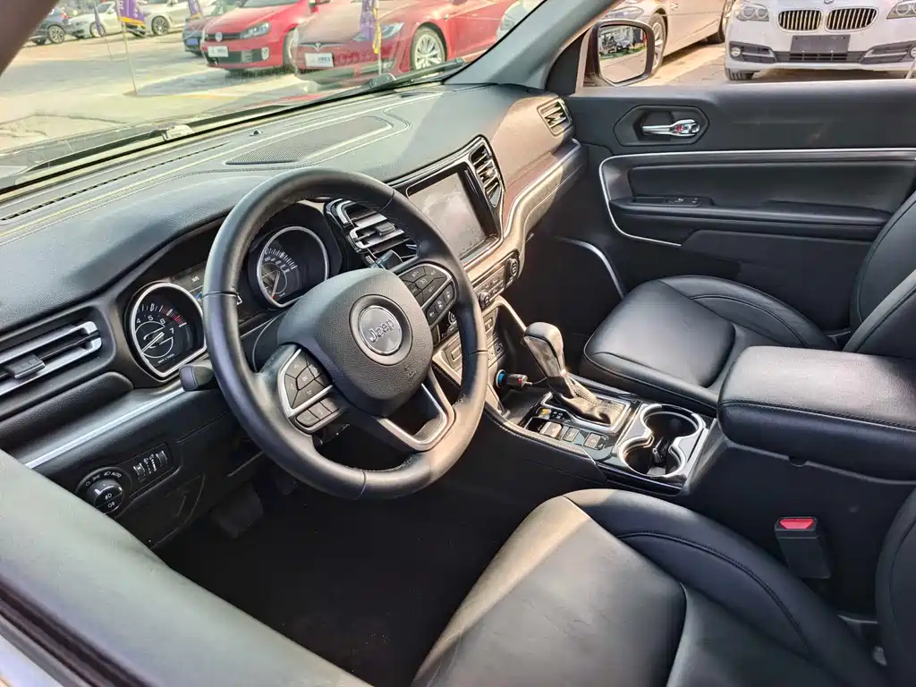 JEEP GRAND COMMANDER