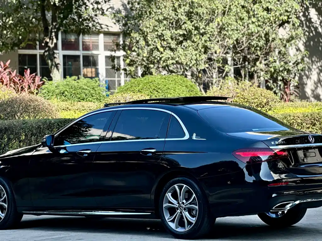 MERCEDES-BENZ E CLASS