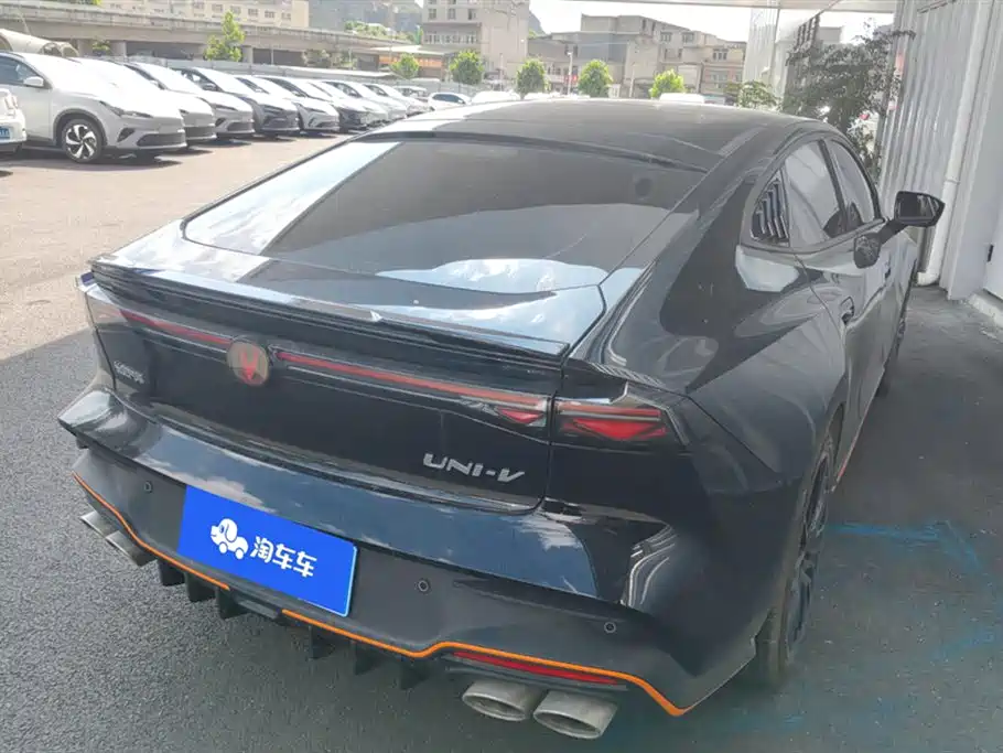 Changan UNI-V 2025 1.5T 500Bar Luxury Sport