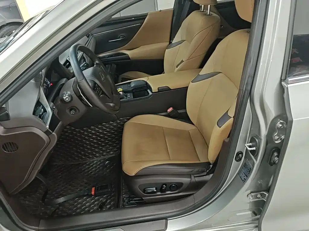 Lexus ES — миниатюра 15