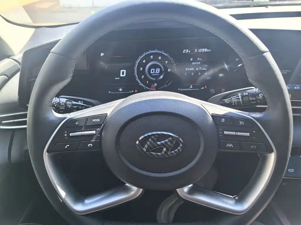 Hyundai Elantra — миниатюра 11