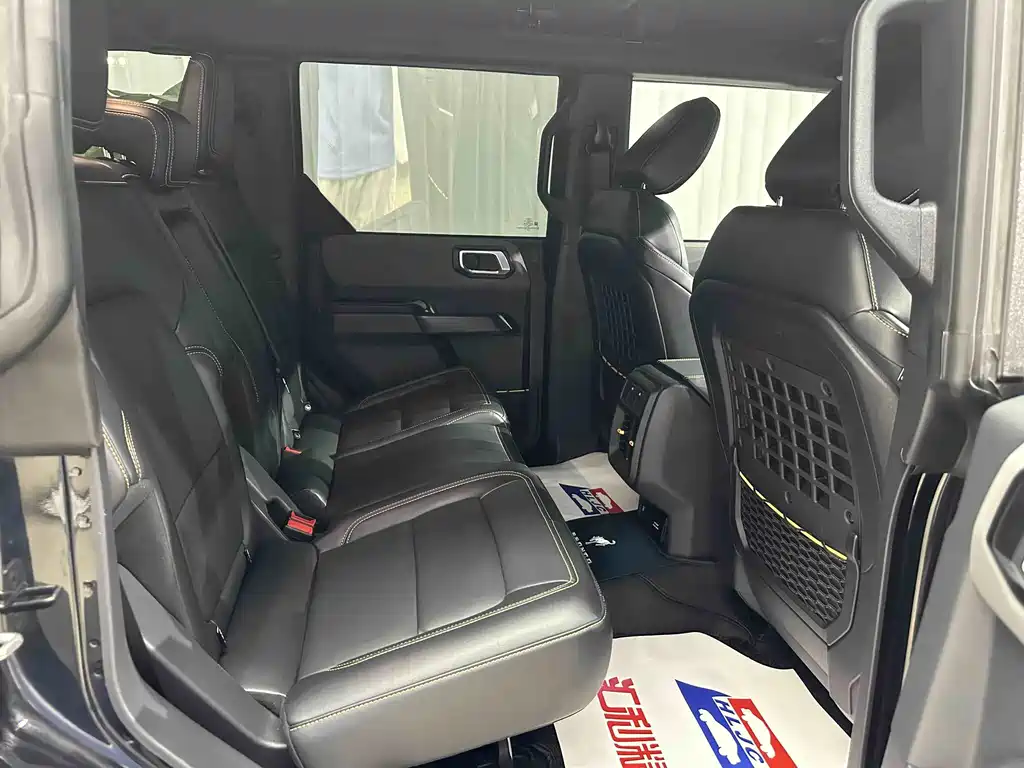 Ford Bronco — миниатюра 17