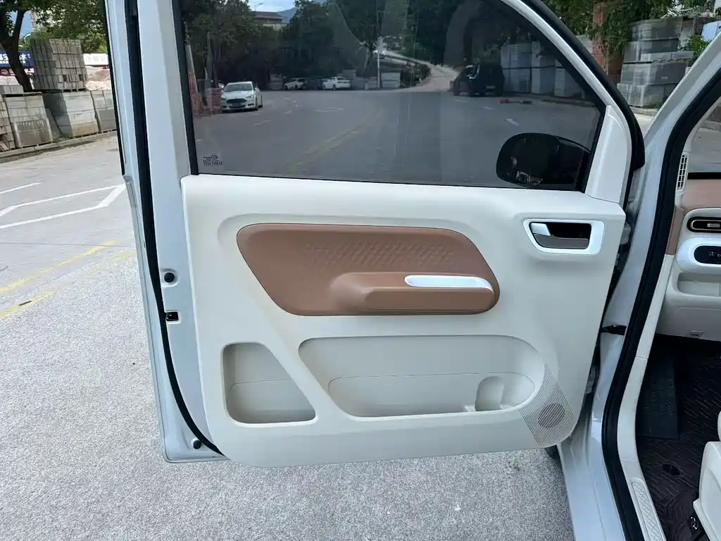 Wuling MINIEV — миниатюра 5