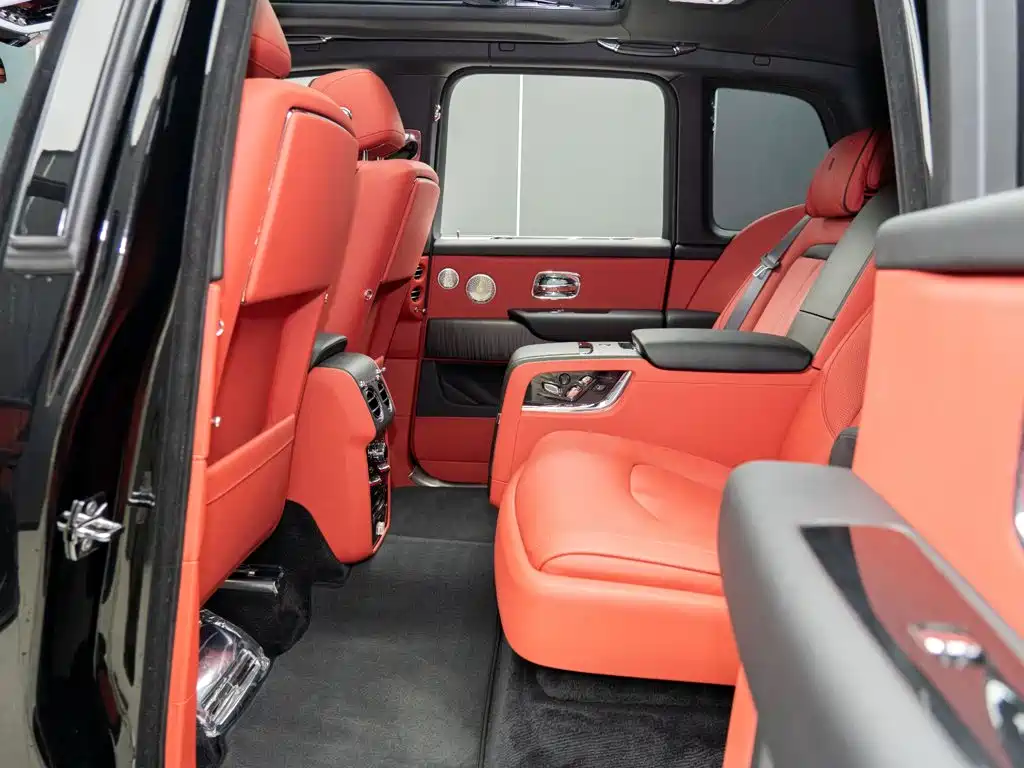 Rolls-Royce Cullinan — миниатюра 13