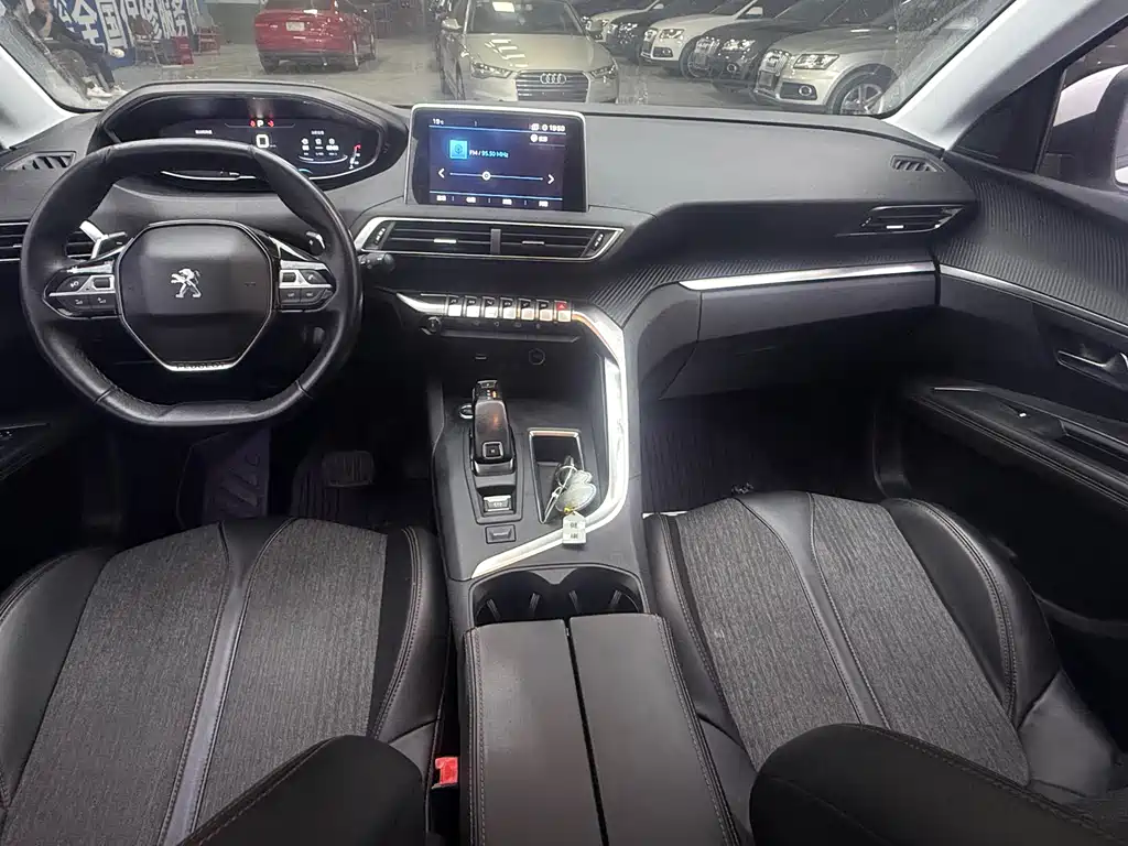 Peugeot 5008 2017 380THP 7 мест Elite