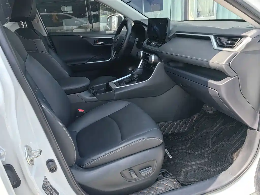 Toyota RAV4 — миниатюра 7