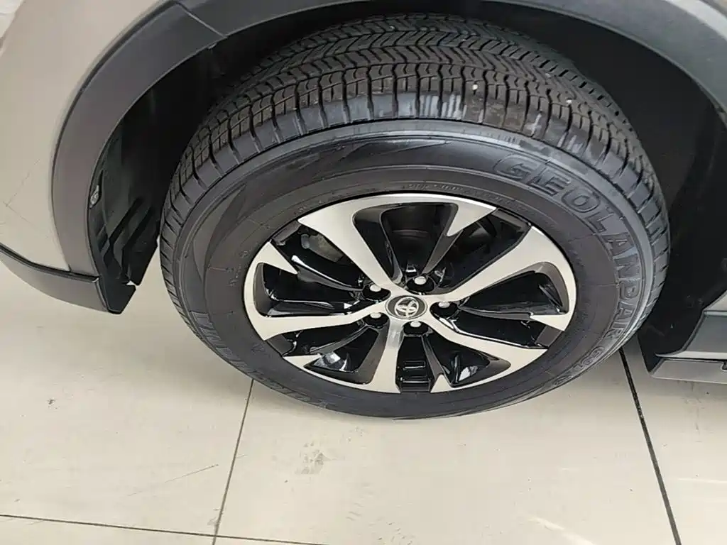 Toyota RAV4 — миниатюра 23