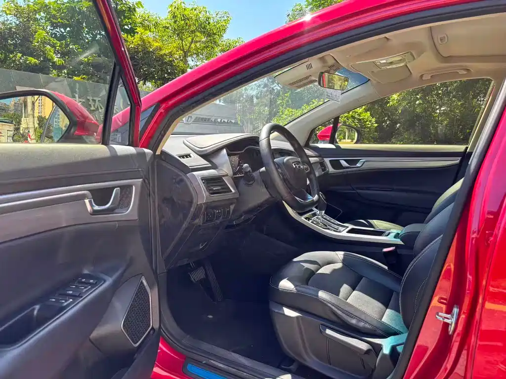 Geely Emgrand GS — миниатюра 4