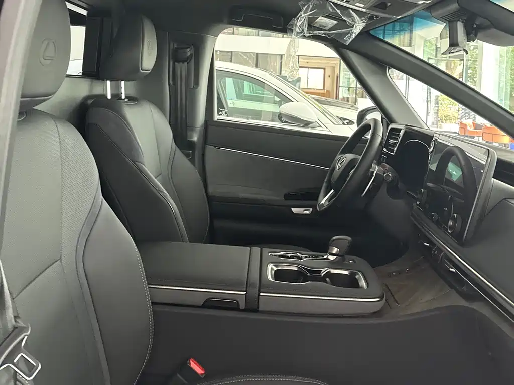 Lexus LM 2025 350h мест