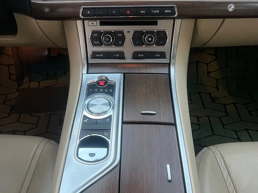 Jaguar XF — миниатюра 10