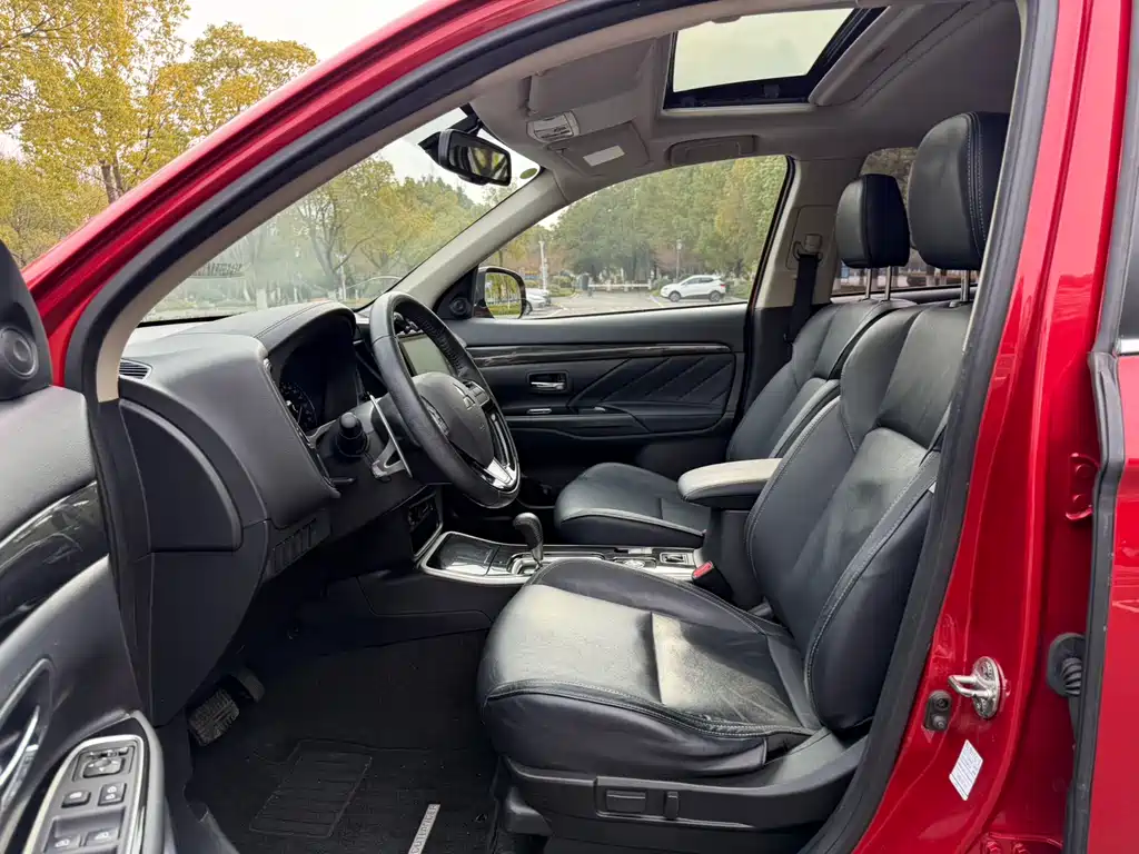 MITSUBISHI OUTLANDER