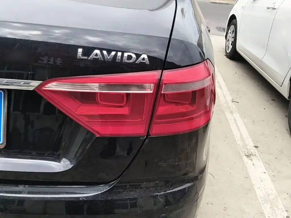 Volkswagen Lavida — миниатюра 8
