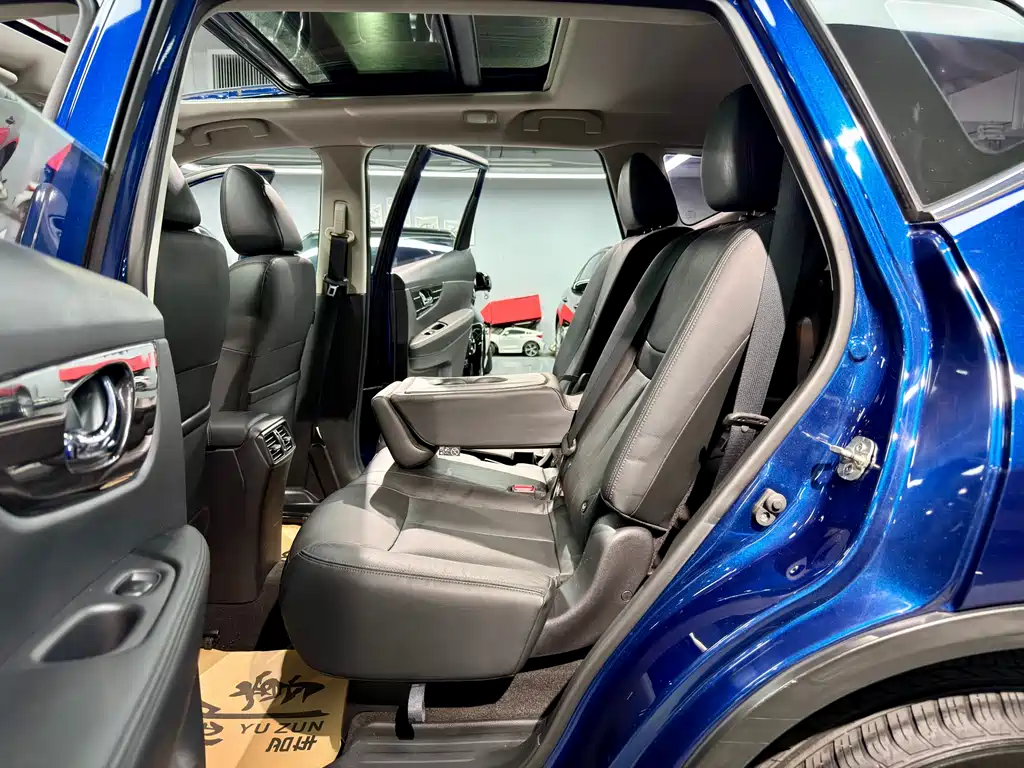 Nissan X-Trail 2017 2.0L CVT мест Comfort 2WD
