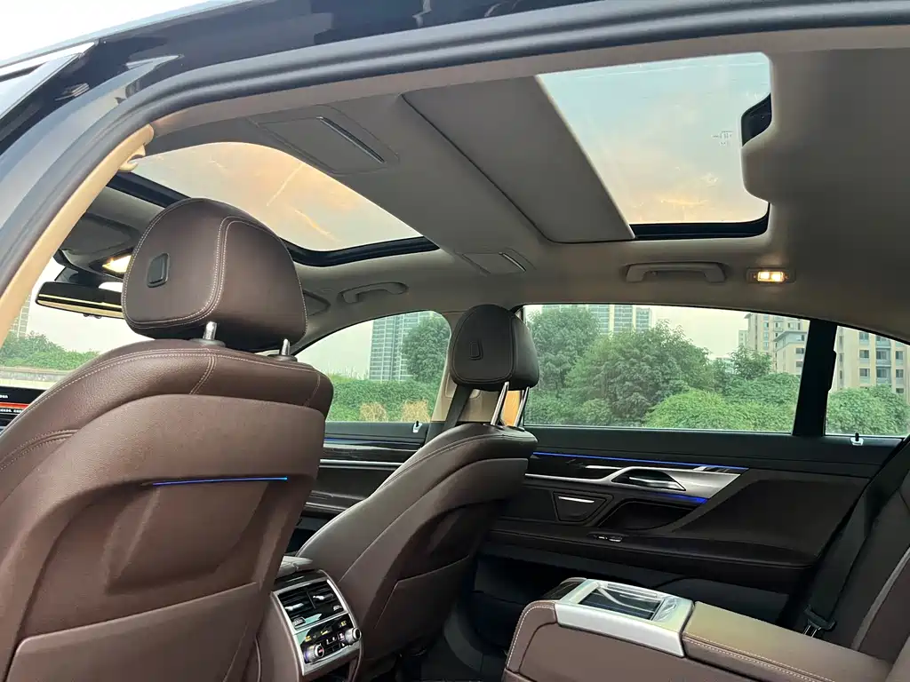 BMW 7 Series — миниатюра 19