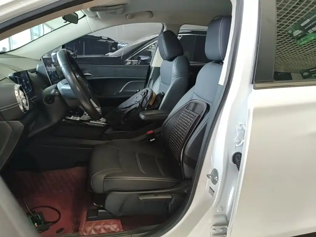 BYD Yuan EV — миниатюра 15