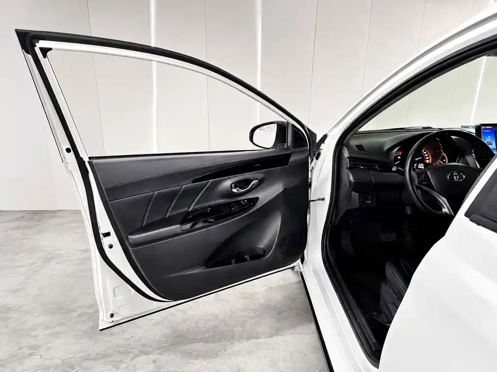 Toyota Yaris L — миниатюра 21
