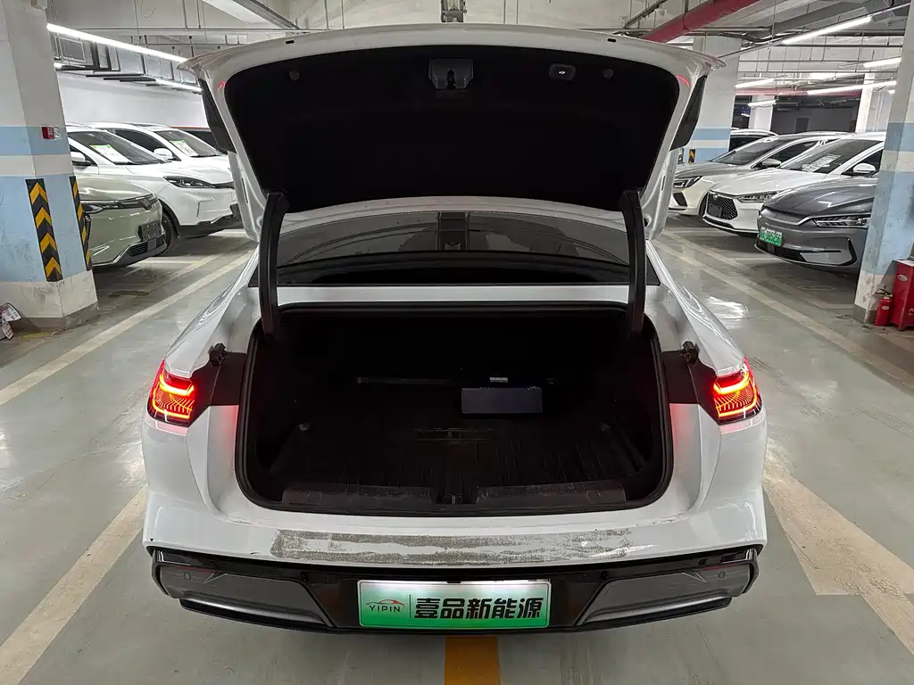 GEELY GALAXY GALAXY E8