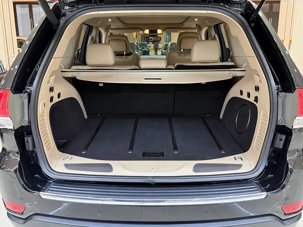 Jeep Grand Cherokee (Import) — миниатюра 19