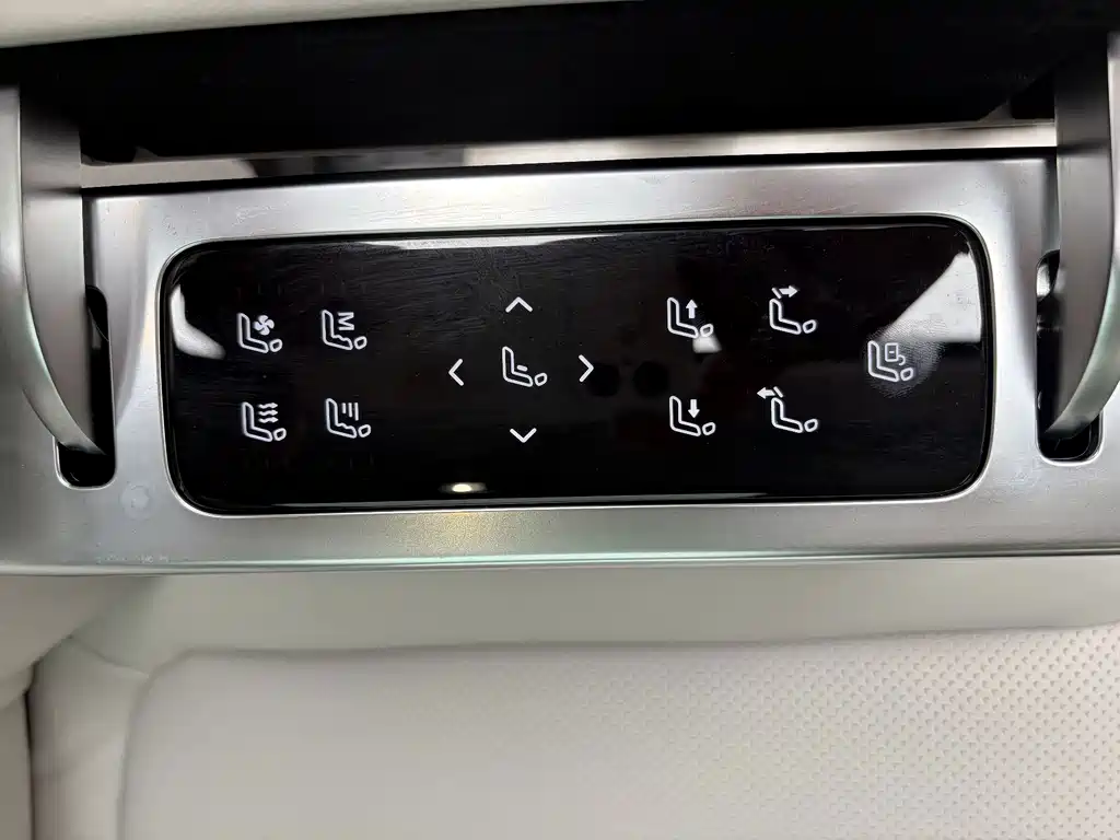 Roewe iMAX8 New Energy — миниатюра 22