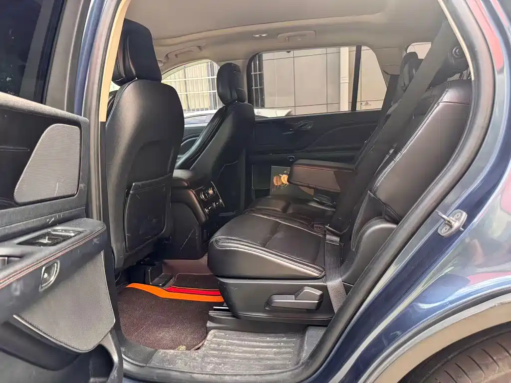 Lincoln Aviator — миниатюра 3