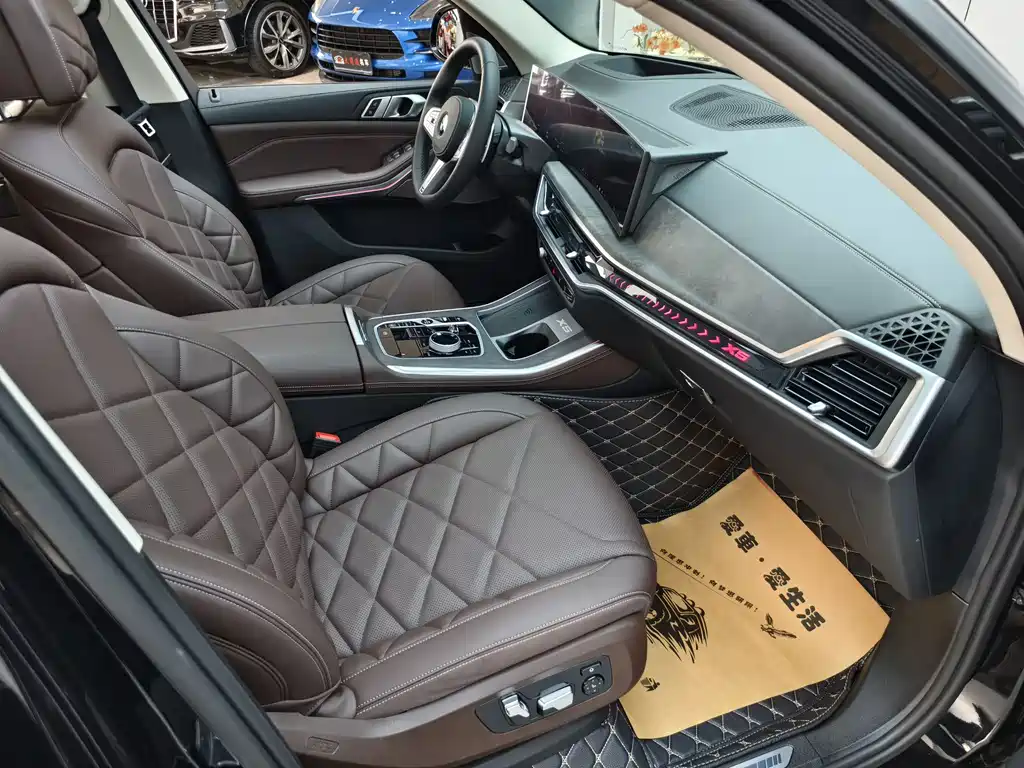 BMW X5 2025 xDrive 30Li Premium M Sport