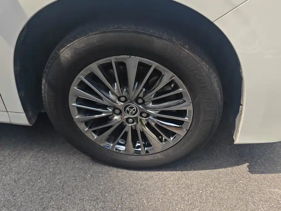 Toyota Alphard — миниатюра 6
