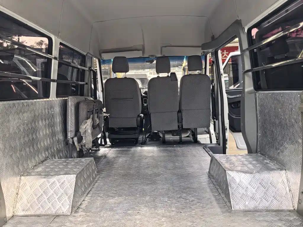 IVECO Daily — миниатюра 12