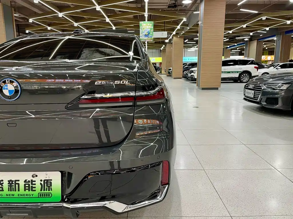 BMW i7 — миниатюра 13