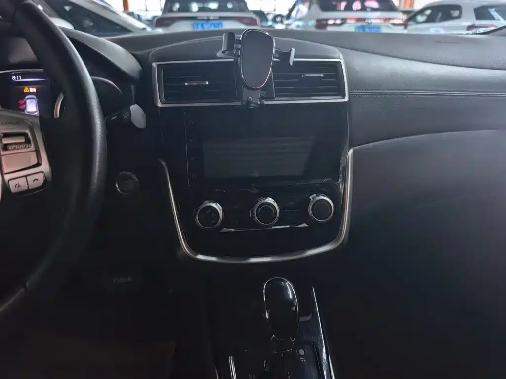 Nissan Tiida — миниатюра 9
