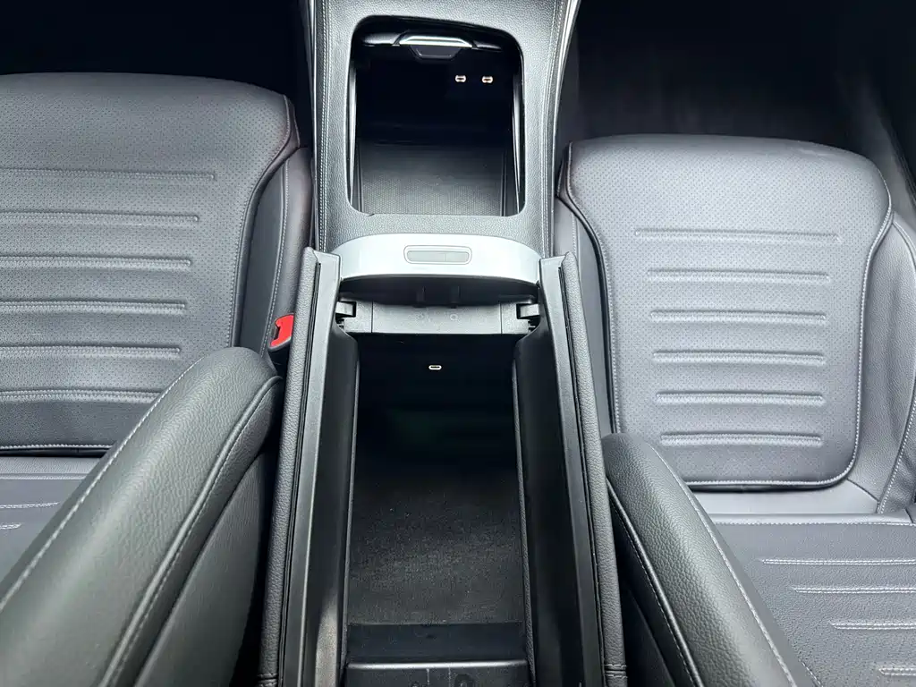 Mercedes-Benz C-Class — миниатюра 14