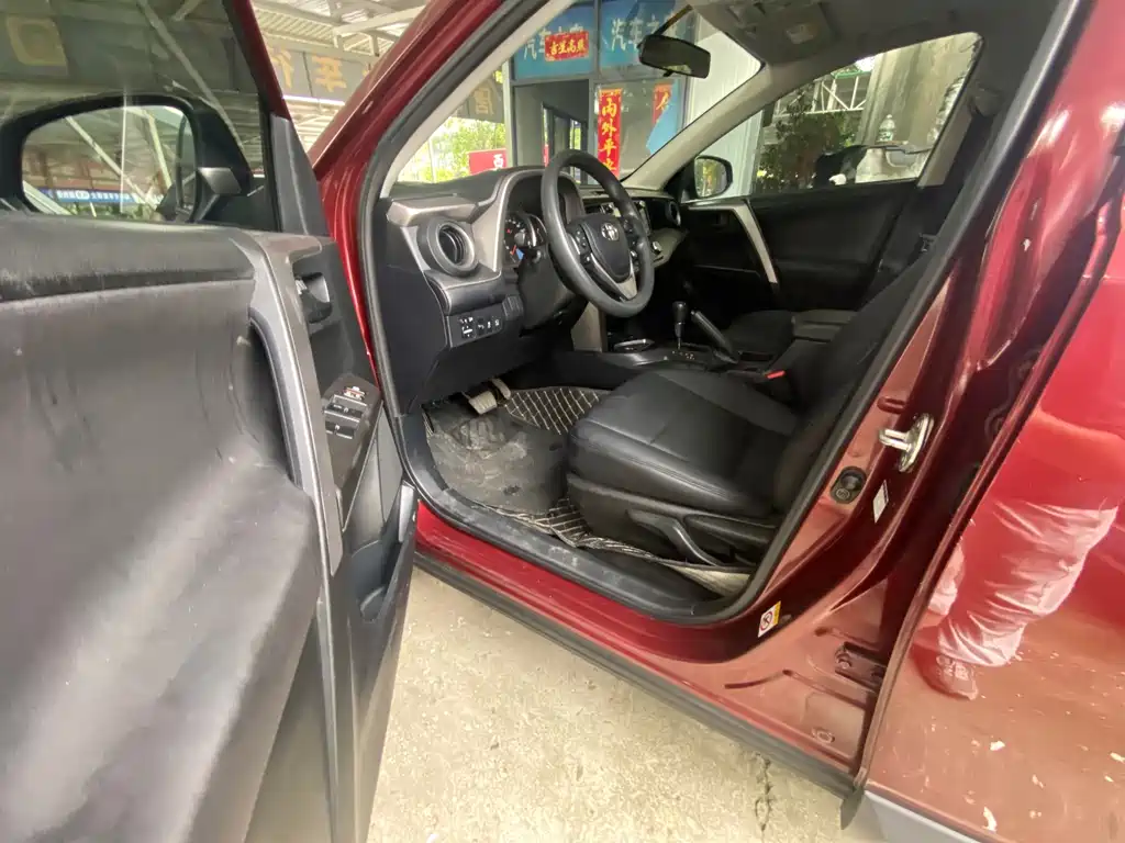 Toyota RAV4 — миниатюра 3