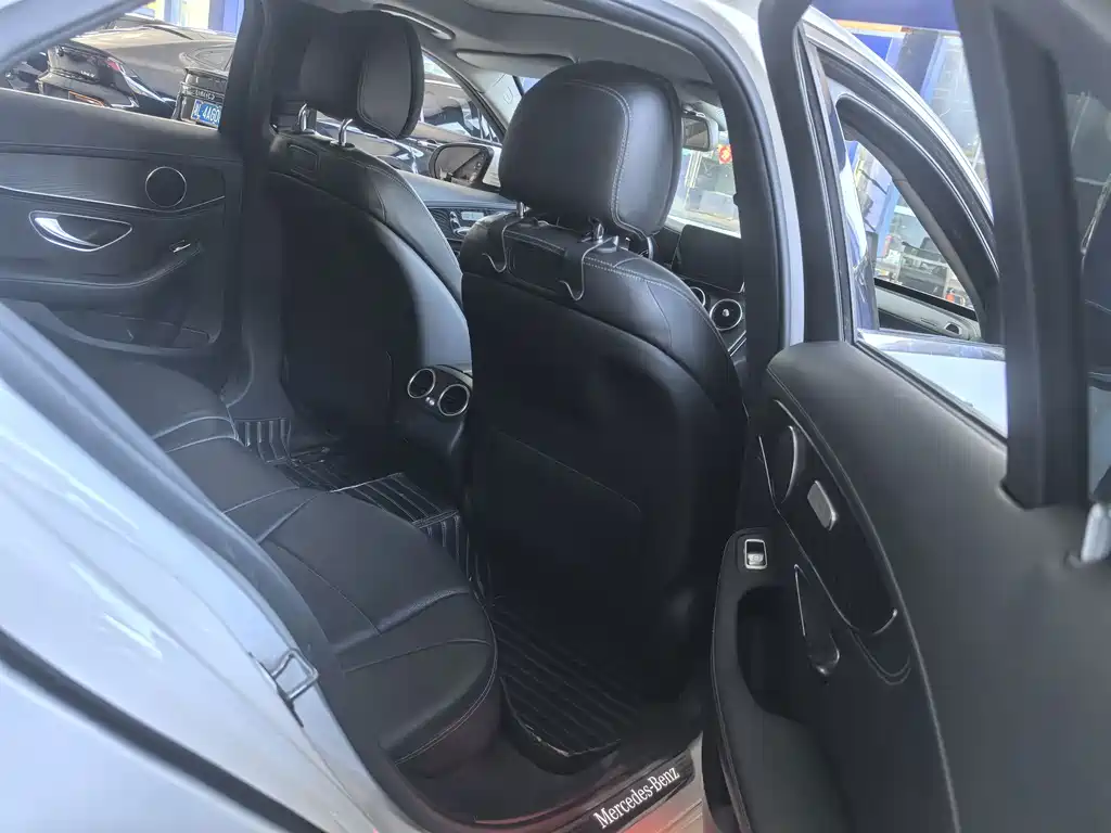 Mercedes-Benz C-Class — миниатюра 7