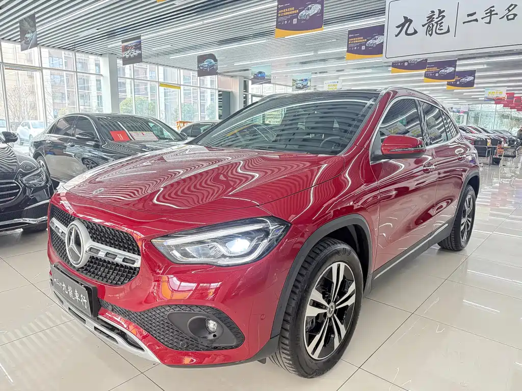 MERCEDES-BENZ GLA