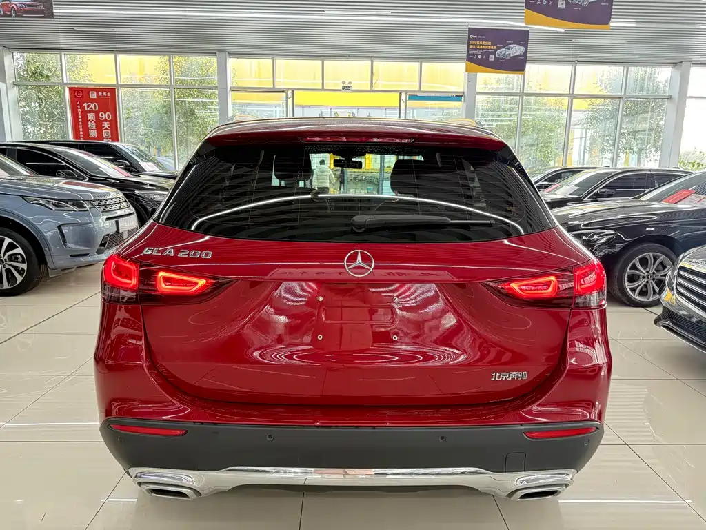 MERCEDES-BENZ GLA